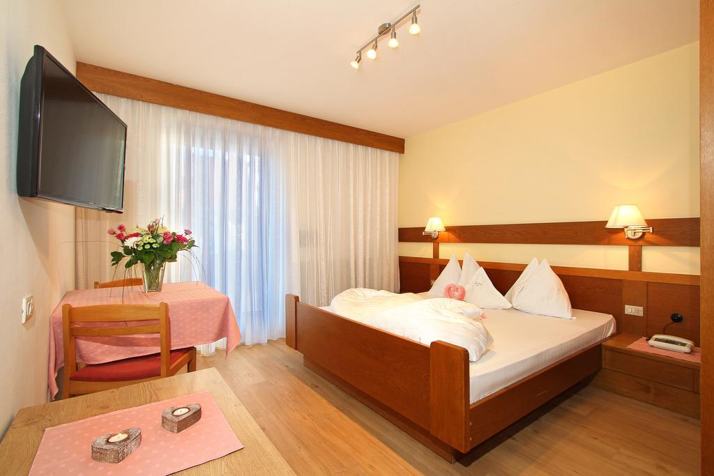 Hotel Garni Savoy Castelrotto Quarto foto