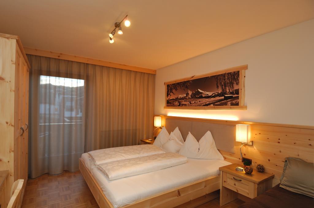 Hotel Garni Savoy Castelrotto Exterior foto