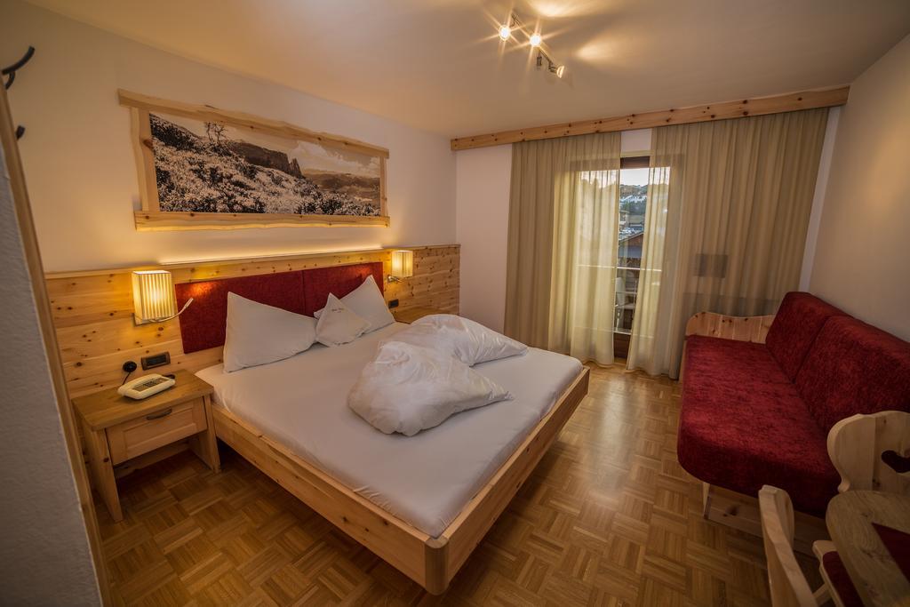Hotel Garni Savoy Castelrotto Exterior foto